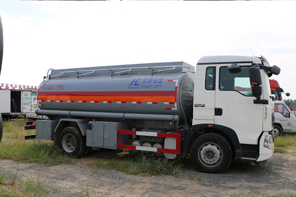 11.98m³ Fuel Tank Truck